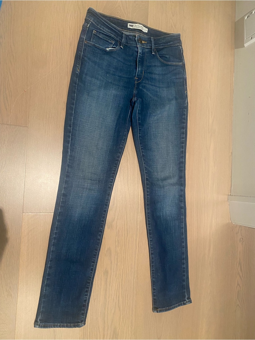 Levi’s Dark Blue Women's Slim Straight Jeans Midrise Skinny